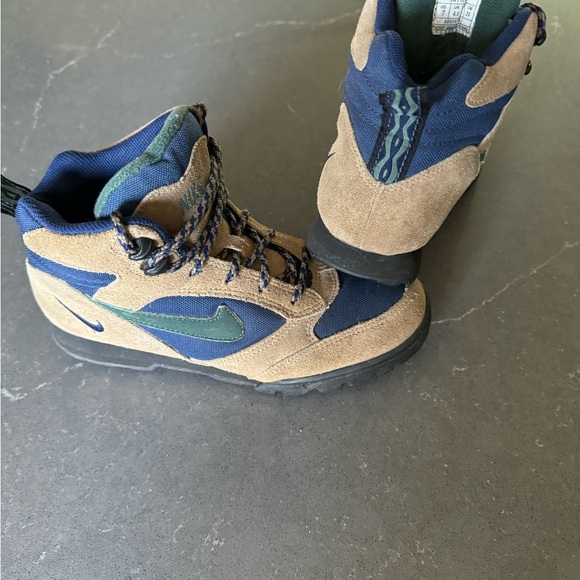 Vintage 90s Nike Hiking Boots - Picture 2 of 5